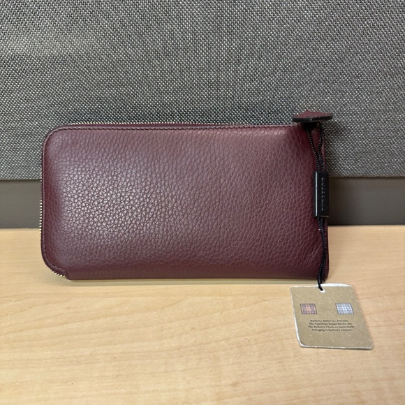 NWT! Rare! Burberry Women's Zip Around Long Wallet In Deep Claret Leather 2 In 1 - Picture 3 of 12